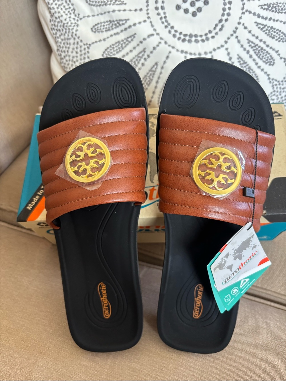 *NWT* Otis Orthopedic Casual Slides Tan w/Gold Medallion. Size 40